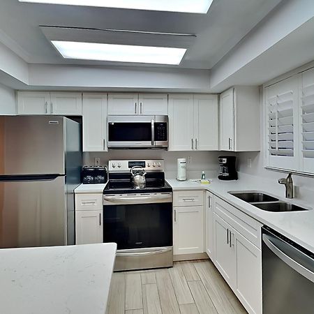 Estero Island Beach Villas 204, Sleeps 8, 2 Bedrooms, Gulf Front, Heated Pool Fort Myers Beach Buitenkant foto