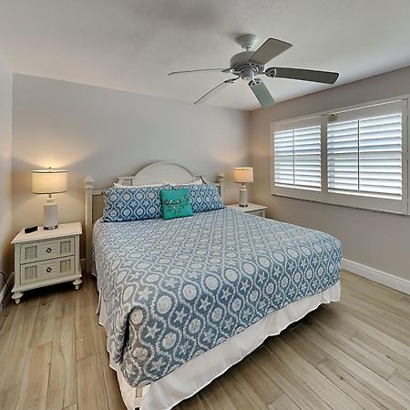 Estero Island Beach Villas 204, Sleeps 8, 2 Bedrooms, Gulf Front, Heated Pool Fort Myers Beach Buitenkant foto