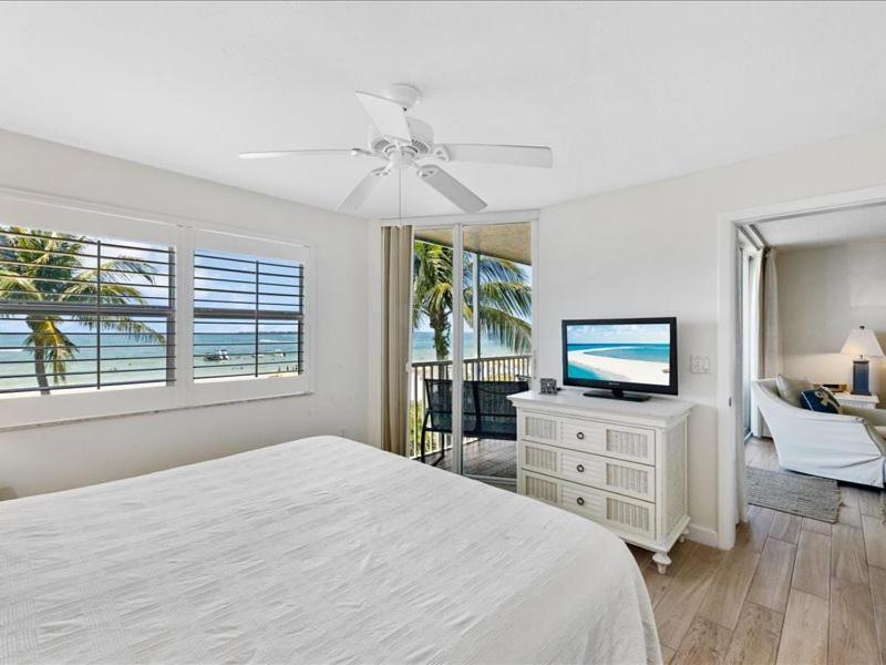 Estero Island Beach Villas 204, Sleeps 8, 2 Bedrooms, Gulf Front, Heated Pool Fort Myers Beach Buitenkant foto