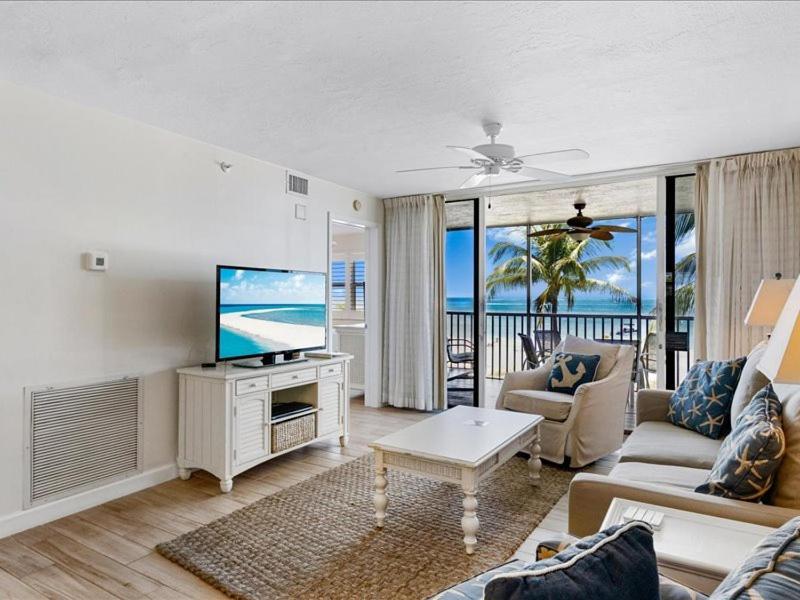 Estero Island Beach Villas 204, Sleeps 8, 2 Bedrooms, Gulf Front, Heated Pool Fort Myers Beach Buitenkant foto