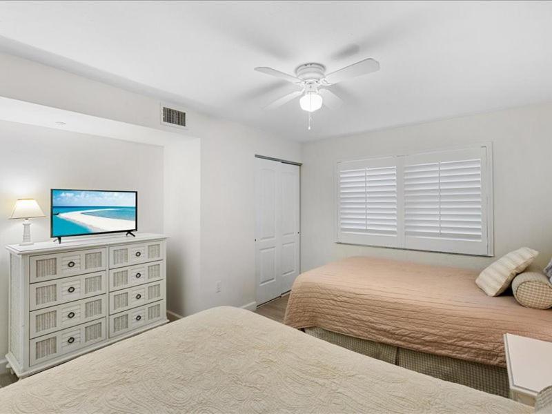 Estero Island Beach Villas 204, Sleeps 8, 2 Bedrooms, Gulf Front, Heated Pool Fort Myers Beach Buitenkant foto