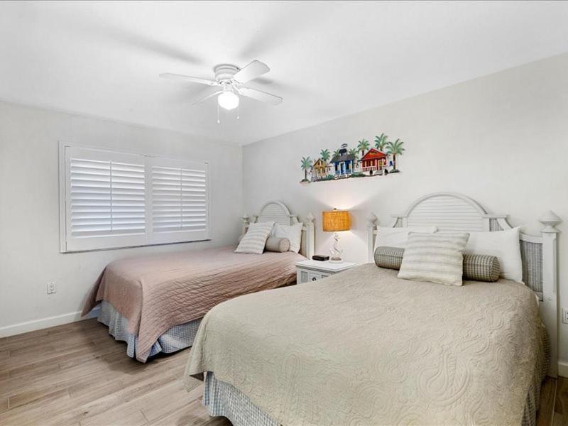 Estero Island Beach Villas 204, Sleeps 8, 2 Bedrooms, Gulf Front, Heated Pool Fort Myers Beach Buitenkant foto